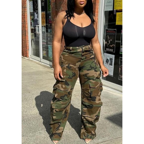 Wide Leg High Waisted Camo Cargo Jeans for All Seasons - Plus Size Available - Picture 4 of 7